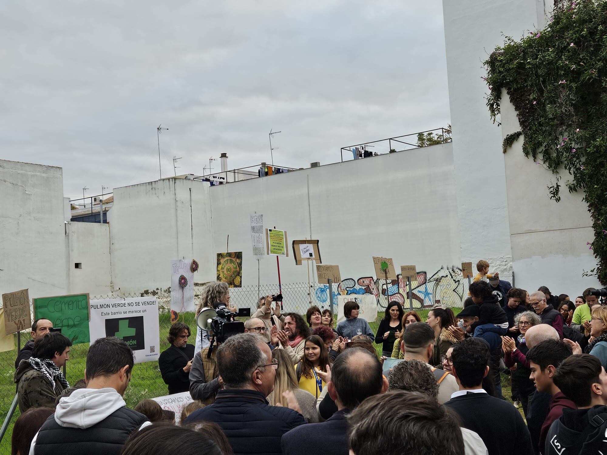 Vecinos del centro de Sevilla, contra la venta de su pulmón verde: “Parece una especie de trama encubierta”