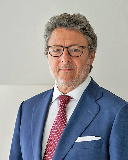 Pedro González asume el cargo de director de Pictet Wealth Management Europe, mientras Enrique Sendagorta lo sustituirá en su posición actual de consejero delegado de la sucursal española de la firma. Gónzalez se incorporó a la compañía en 2022  tras una trayectoria de más de 25 años en gestión de
patrimonios, en los que ha ocupado cargos como la presidencia del consejo de administración del Grupo MoraBanc y la director general de Goldman Sachs en España.