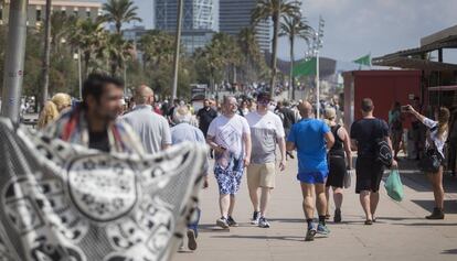 Turistes a la Barceloneta.