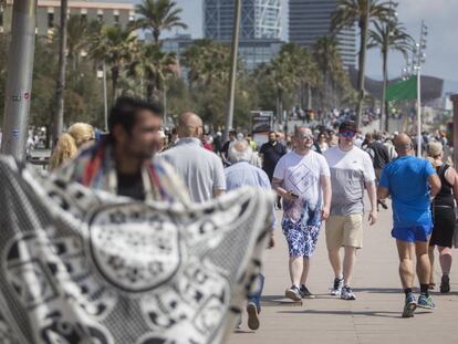 Turistes a la Barceloneta.