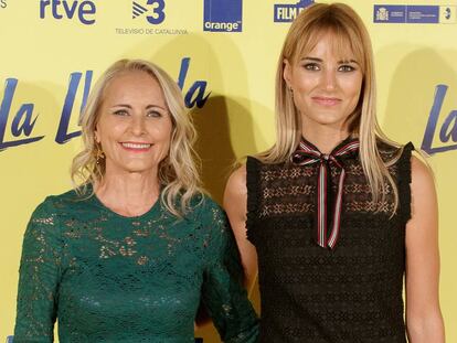 Alba Carrillo y su madre, Luc&iacute;a Pariente, en la presentaci&oacute;n de la pel&iacute;cula &#039;La llamada&#039;, en Madrid. 