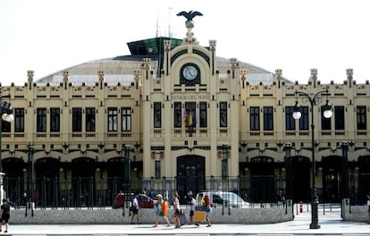 Fachada de la Estaci&oacute;n del Norte de Valencia. 