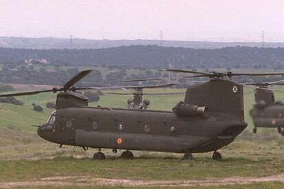 Helicópteros Chinook en la base de El Goloso (Madrid).