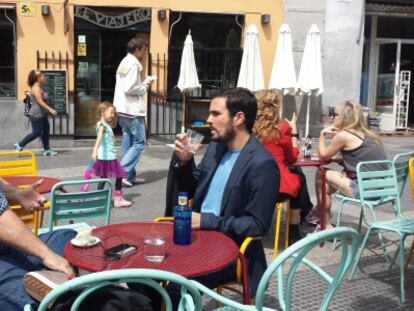 López de Uralde y Garzón, reunidos la pasada semana en una terraza de Madrid.