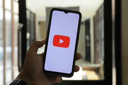 YouTube smartphone