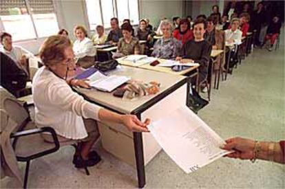 Alumnos de la escuela de adultos de Mar Amarillo, de Hortaleza.