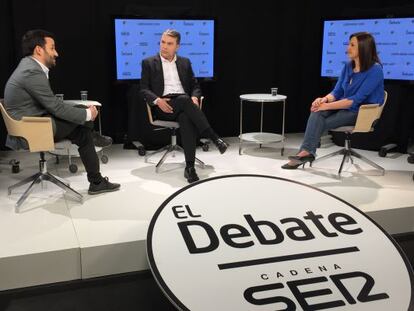 El consejero Vicent Marzà, el periodista Bernardo Guzmán, y la diputada popular María José Catalá en el debate de la SER.