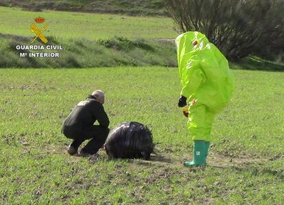 El objeto, de un metro de diámetro, fue analizado por el Grupo de Desactivación de Artefactos Explosivos, que descartaron que hubiera riesgo medioambiental y para las personas.