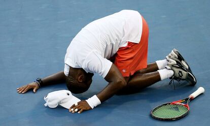 Donald Young celebra su victoria ante el serbio Viktor Troicki