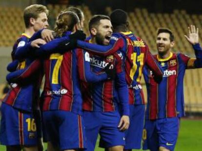 Antoine Griezmann celebra un gol contra el Athletic de Bilbao con sus compañeros del Barcelona. 