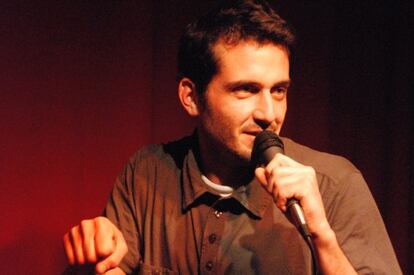 El actor bonaerense Federico Simonetti durante un monólogo.