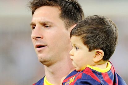 Messi, con su hijo antes del partido.