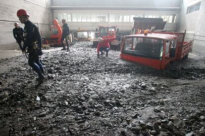 Almacén de maquinaria en Vielha (Vall d'Aran) tras las inundaciones.