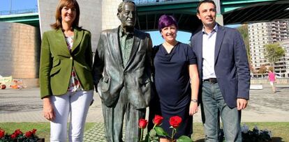 Idoia Mendia, Eider Gardiazabal y Mikel Torres este lunes en el homenaje a Ramón Rubial.