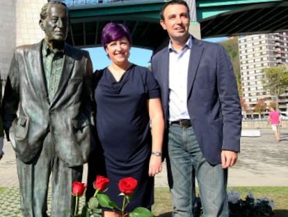 Idoia Mendia, Eider Gardiazabal y Mikel Torres este lunes en el homenaje a Ramón Rubial.