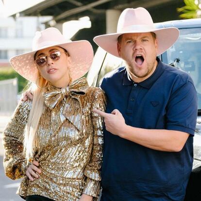 Lady Gaga interpretó los éxitos de su último disco 'Joanne', así como las canciones que la hicieron famosa. Letras que, una vez más, Corden demostró que se sabe de memoria.