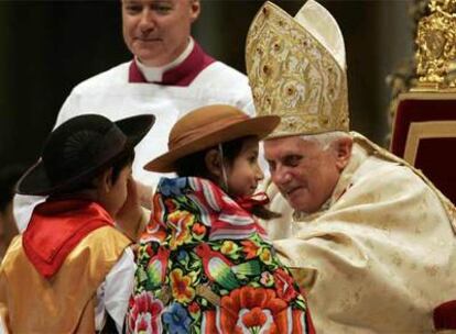 Benedicto XVI durante la Misa del Gallo