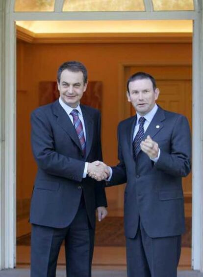 Zapatero e Ibarretxe, en Moncloa en 2005.