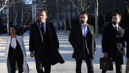 Los dirigentes de Vox Rocío Monasterio, Javier Ortega Smith, Santiago Abascal e Iván Espinosa de los Monteros, junto al Tribunal Supremo.