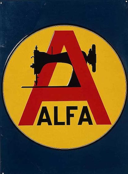 Alfa nace como un proyecto cooperativista en 1920 en Eíbar (Guipúzcoa). Comienzan haciendo armas pero cinco años después acuerdan la fabricación de máquinas de coser, que sería su producto principal hasta la crisis de los años 80 del siglo XX.