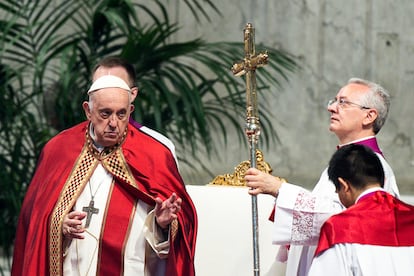 El papa Francisco durante una misa en el Vaticano