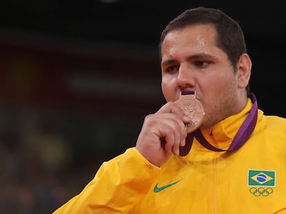 Rafael 'Baby' Silva, ao conquistar a medalha de bronze nas Olimpíadas de Londres em 2012.