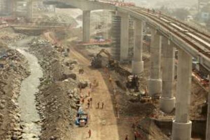 Vista general de la construcción del segundo tramo de la Línea 1 del Metro de Lima, en Lima (Perú).