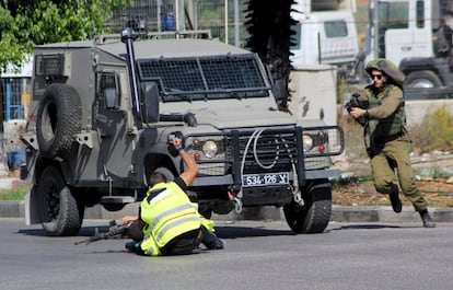 La tensió entre israelianes i palestins va aconseguir aquest divendres altes cotes de risc amb un atemptat incendiari contra la tomba de Josep, un santuari jueu situat a Nablus (nord de Cisjordània) sota control de l'Autoritat Palestina.