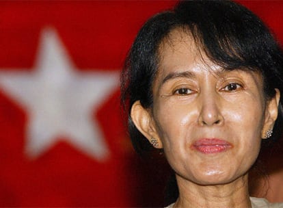 La Nobel de la Paz birmana Aung San Suu Kyi en una imagen tomada en 2002