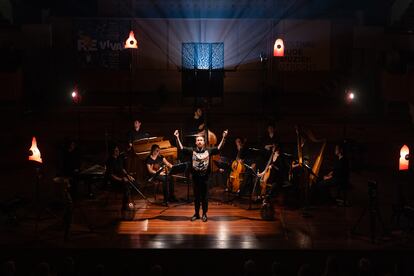 Simon-Pierre Bestion dirige a su grupo La Tempête en el concierto inaugural del festival el pasado viernes.