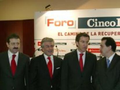 De izquierda a derecha, Pablo Berdiel, director Territorial del Banco Santander; Enrique García Candelas, director general de Banca Comercial del Santander; Alberto Núñez Feijóo, presidente de la Xunta de Galicia; Jorge Rivera, director de Cinco Días, y Antonio Fontenla, presidente de la Confederación de Empresarios de Galicia.