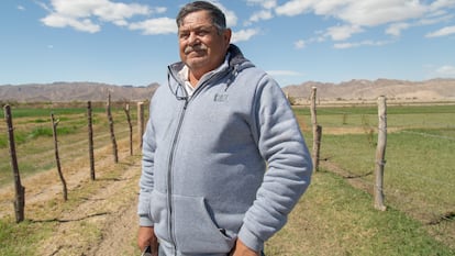 Don Beto en su rancho Tata Lobo que utiliza el sistema silvopastoril, en Mexicali.