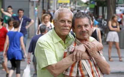 Emilio Menéndez y Carlos Baturín celebran que hace cinco años que se casaron.