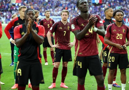 Los jugadores belgas tras perder ante Francia.