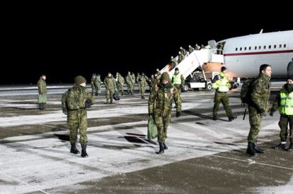 El destacamento espa&ntilde;ol Ambar, a su llegada a la base a&eacute;rea de &Auml;mari (Estonia).