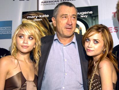 Ashley Olsen, Robert De Niro y Mary-Kate Olsen en 2004.