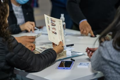 Detalle del tarjetón electoral el día de las elecciones presidenciales.