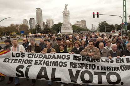 Emigrantes gallegos se manifiestan en Buenos Aires en mayo de 2010 contra la reforma del voto emigrante.