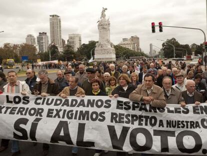 Emigrantes gallegos se manifiestan en Buenos Aires en mayo de 2010 contra la reforma del voto emigrante.