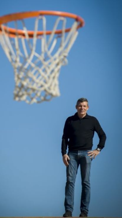 Joan Montes, en las pistas de baloncesto del Club Laietà de Barcelona.