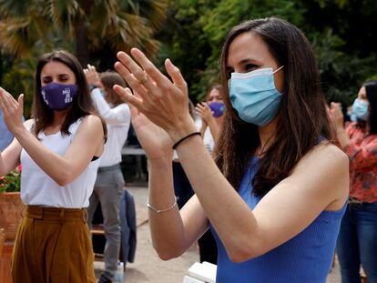 Ione Belarra (derecha) e Irene Montero, este sábado durante el acto en Valencia.