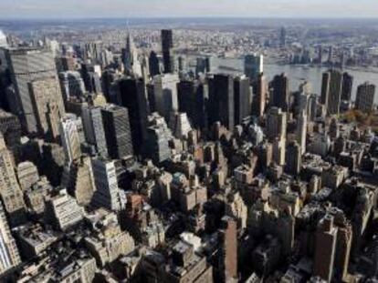 El edificio cambiará el paisaje de Manhattan en Nueva York, pues será la torre de carácter residencial más alta del continente (con 96 pisos y 425 metros de altura), en la esquina de Park Avenue con la calle 57. EFE/Archivo