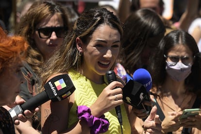 Thelma Fardin durante una protesta frente a la embajada de Brasil en Buenos Aires en 2022.