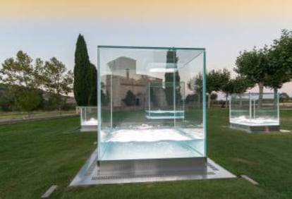 El ‘color de nuestras vidas’, la obra de cubos gigantes de cristal, agua y luz del chileno Alfredo Jaar.