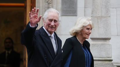 Britain's King Charles III (L) departs the London Clinic with Queen Camilla (R) In London, Britain, 29 January 2024.