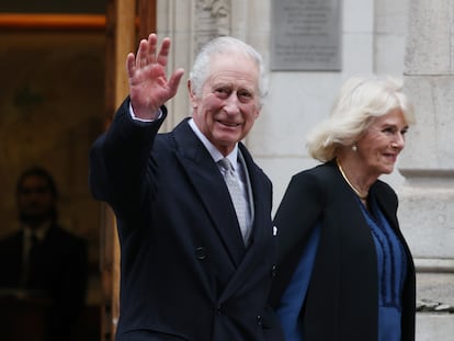 Britain's King Charles III (L) departs the London Clinic with Queen Camilla (R) In London, Britain, 29 January 2024.