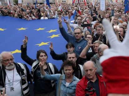 Protestas en Polonia contra la reforma del Tribunal Supremo, en imágenes