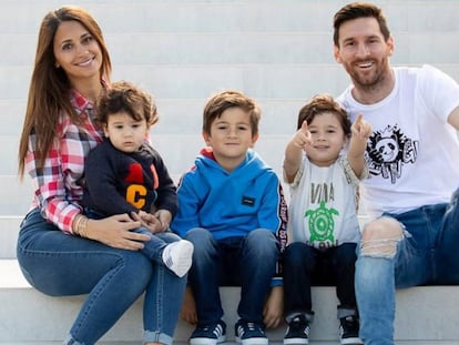 Messi, amb la seva esposa Antonela i els seus tres fills Thiago, Mateo i Ciro, a la seva casa de Castelldefels.