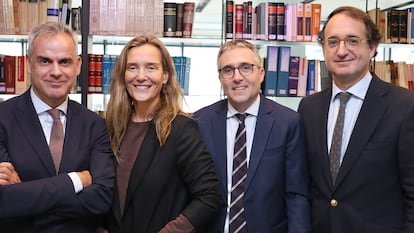 En la foto, de izq. a dcha.: Israel Gómez-Caro, Cristina Camarero, socia directora de Ontier España, Raúl Da Veiga y Pedro Rodero, presidente de Ontier España