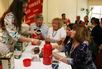 Valeria Trapaga explica los secretos del mate en una cata.